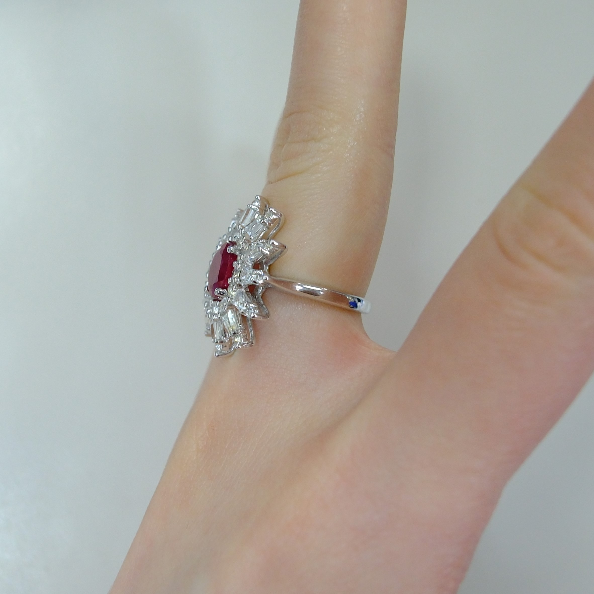 Серебряное кольцо с рубином